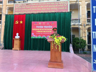 THPT THANH CHƯƠNG 1 TỔ CHỨC TUYÊN TRUYỀN PHỔ BIẾN PHÁP LUẬT VỀ ATGT VÀ HƯỚNG DẪN KỸ NĂNG LÁI XE AN TOÀN